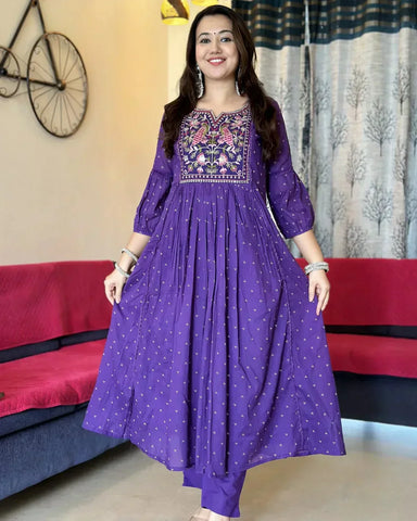 Women'S Embroidered Printed Rayyon Kurta & Pant With Malmal Dupatta Set